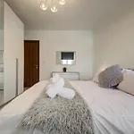 Location 3br Paceville, St George Bay Apartment *