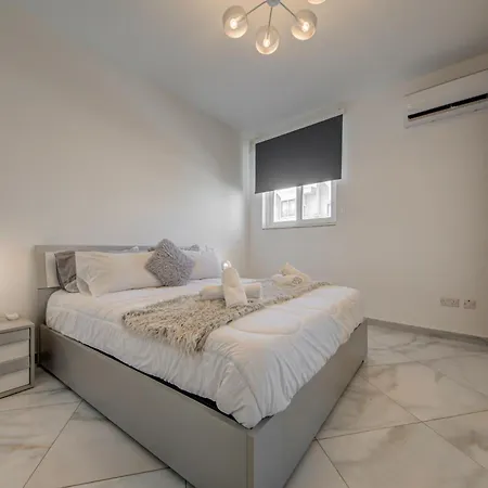 Location 3br Paceville, St George Bay Apartament *