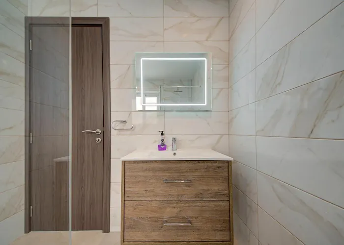 Apartment Location 3br Paceville, St George Bay Pembroke