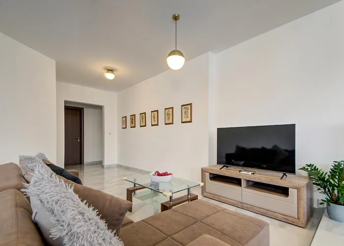 Location 3br Paceville, St George Bay Apartment