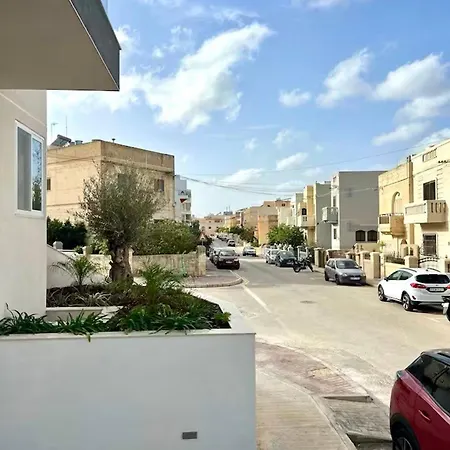 Steps To Sun & Fun - 3br Next To Paceville & St George's Bay *