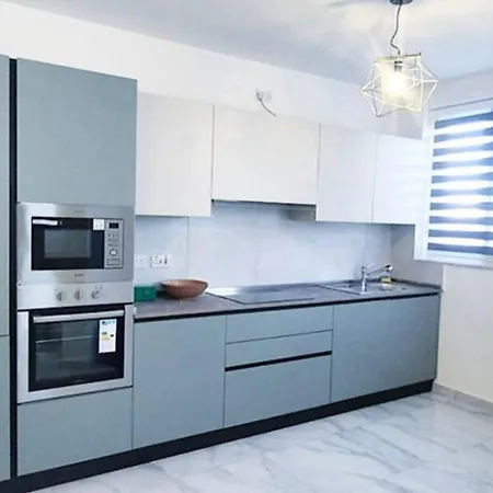 Apartment Steps To Sun & Fun - 3br Next To Paceville & St George's Bay *