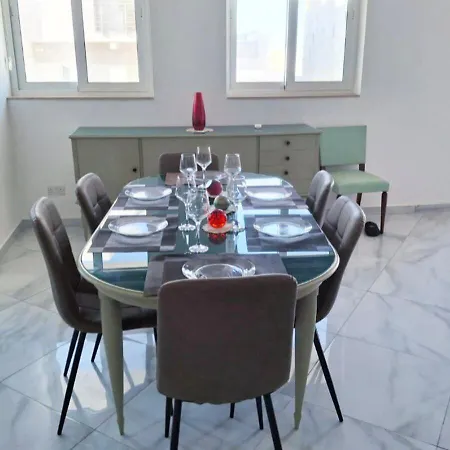 Steps To Sun & Fun - 3br Next To Paceville & St George's Bay Apartment Pembroke
