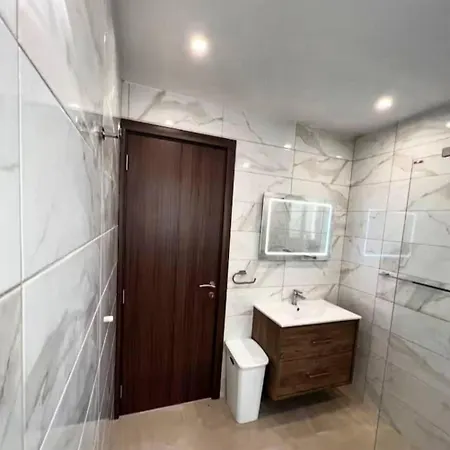 Steps To Sun & Fun - 3br Next To Paceville & St George's Bay Apartment Pembroke