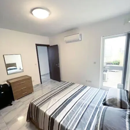 Steps To Sun & Fun - 3br Next To Paceville & St George's Bay