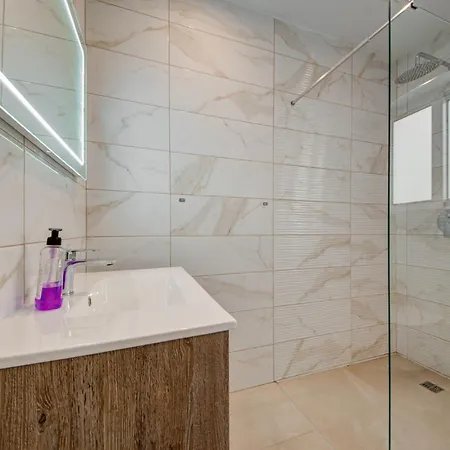 Steps To Sun & Fun - 3br Next To Paceville & St George's Bay *