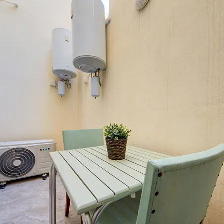 Steps To Sun & Fun - 3br Next To Paceville & St George's Bay Apartment *
