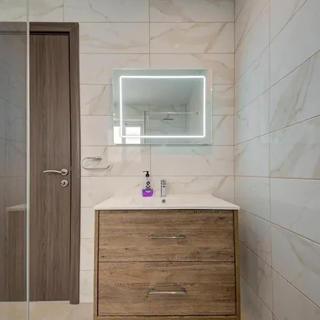 Apartment Private 3Br Apartment Next To Paceville & St George'S Bay Pembroke