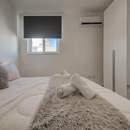 Steps To Sun & Fun - 3br Next To Paceville & St George's Bay Apartment Pembroke