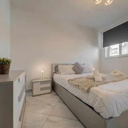 Steps To Sun & Fun - 3br Next To Paceville & St George's Bay *
