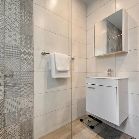 Apartment Steps To Sun & Fun - 3br Next To Paceville & St George's Bay Pembroke