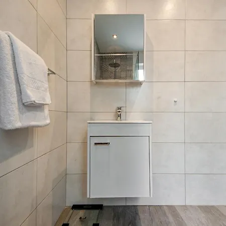 Apartment Steps To Sun & Fun - 3br Next To Paceville & St George's Bay *