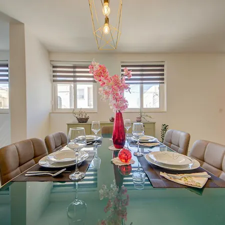 Apartment Steps To Sun & Fun - 3br Next To Paceville & St George's Bay Pembroke