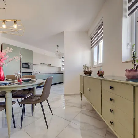 Steps To Sun & Fun - 3br Next To Paceville & St George's Bay