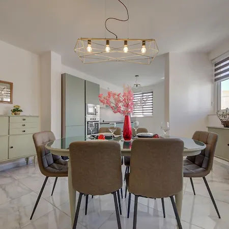 Steps To Sun & Fun - 3br Next To Paceville & St George's Bay