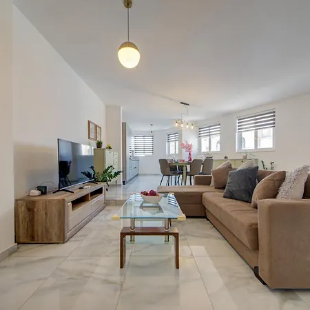 Steps To Sun & Fun - 3br Next To Paceville & St George's Bay * Pembroke
