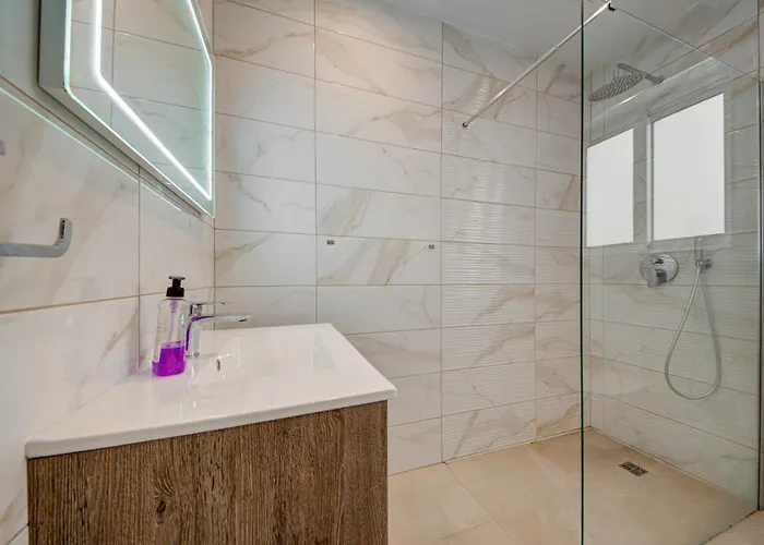 Location 3br Paceville, St George Bay *