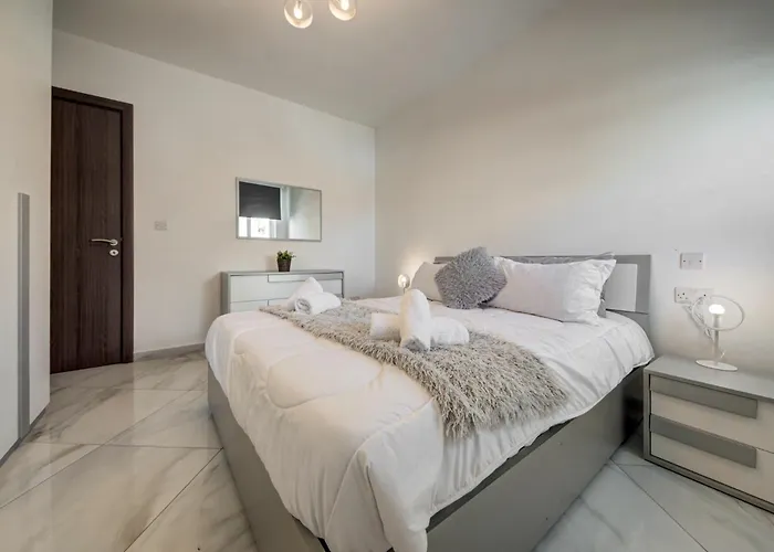 Location 3br Paceville, St George Bay