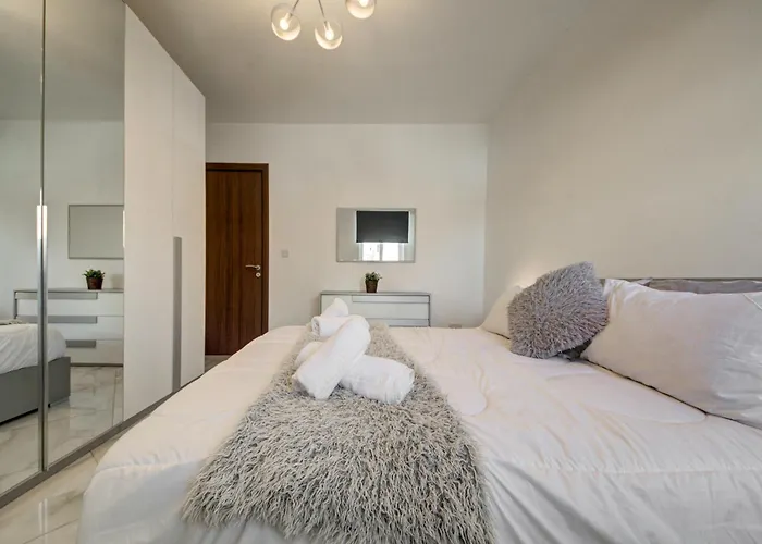 Location 3br Paceville, St George Bay Apartman *