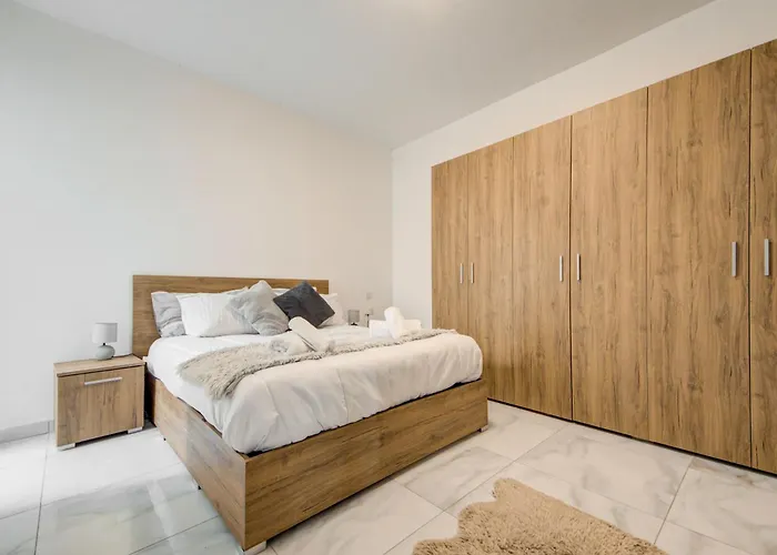 Location 3br Paceville, St George Bay *