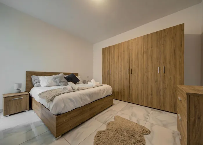 شقة Location 3br Paceville, St George Bay بيمبروك