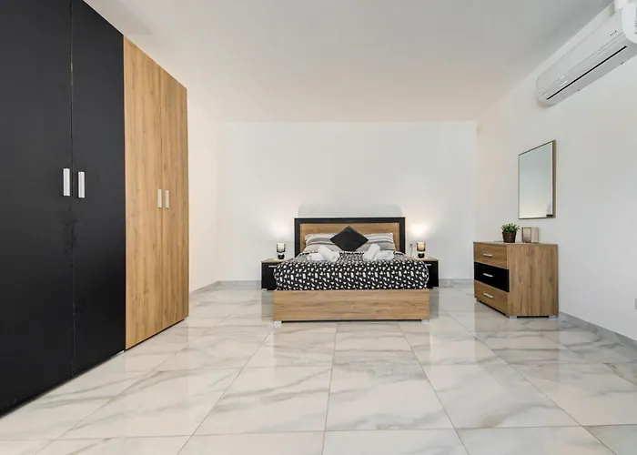 Location 3br Paceville, St George Bay *