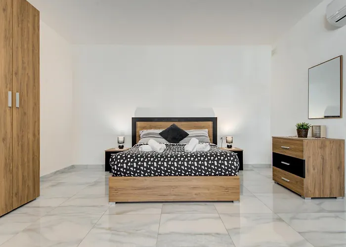 Location 3br Paceville, St George Bay