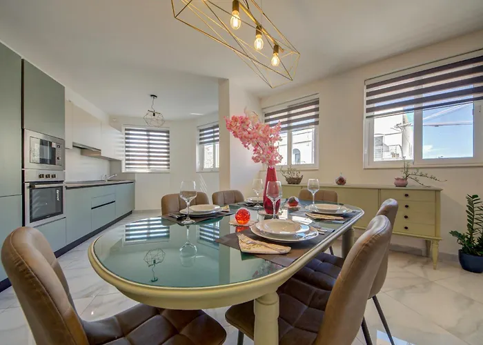 Location 3br Paceville, St George Bay شقة