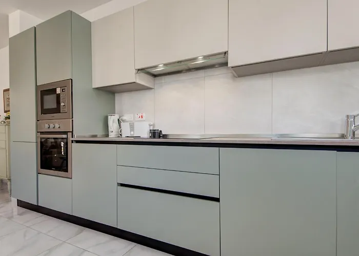 Location 3br Paceville, St George Bay شقة